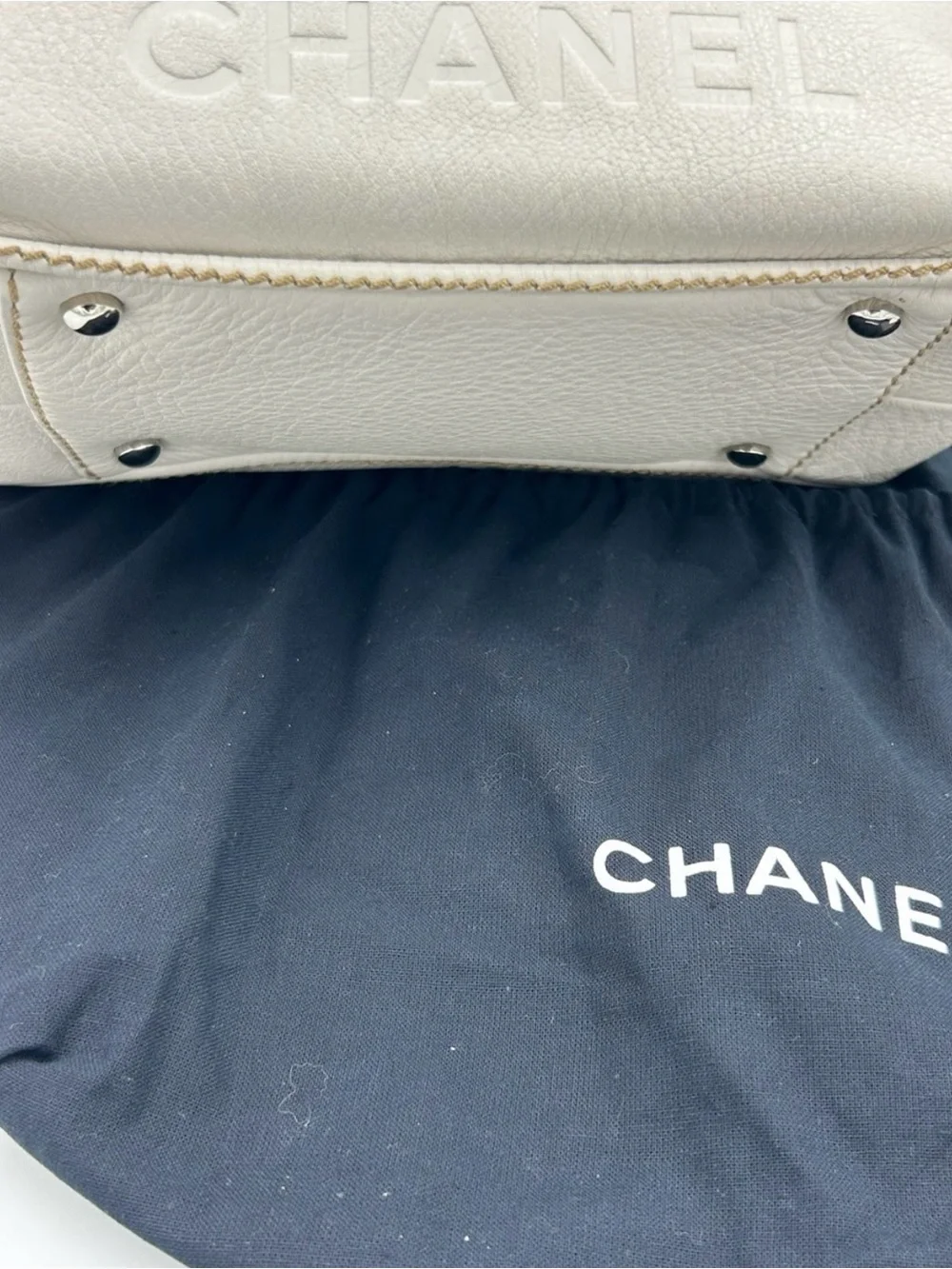 Women Chanel, LAX Cream pebbled grain leather bowler bag series 8 made in Italy